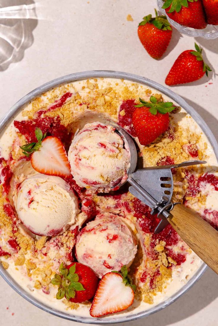 Strawberry Cheesecake Gelato Scoop